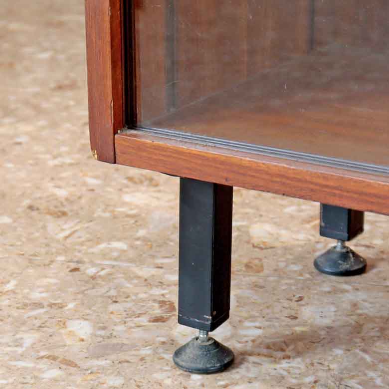 ガラスキャビネット ヴィンテージ イギリス ブックケース メタルレッグ