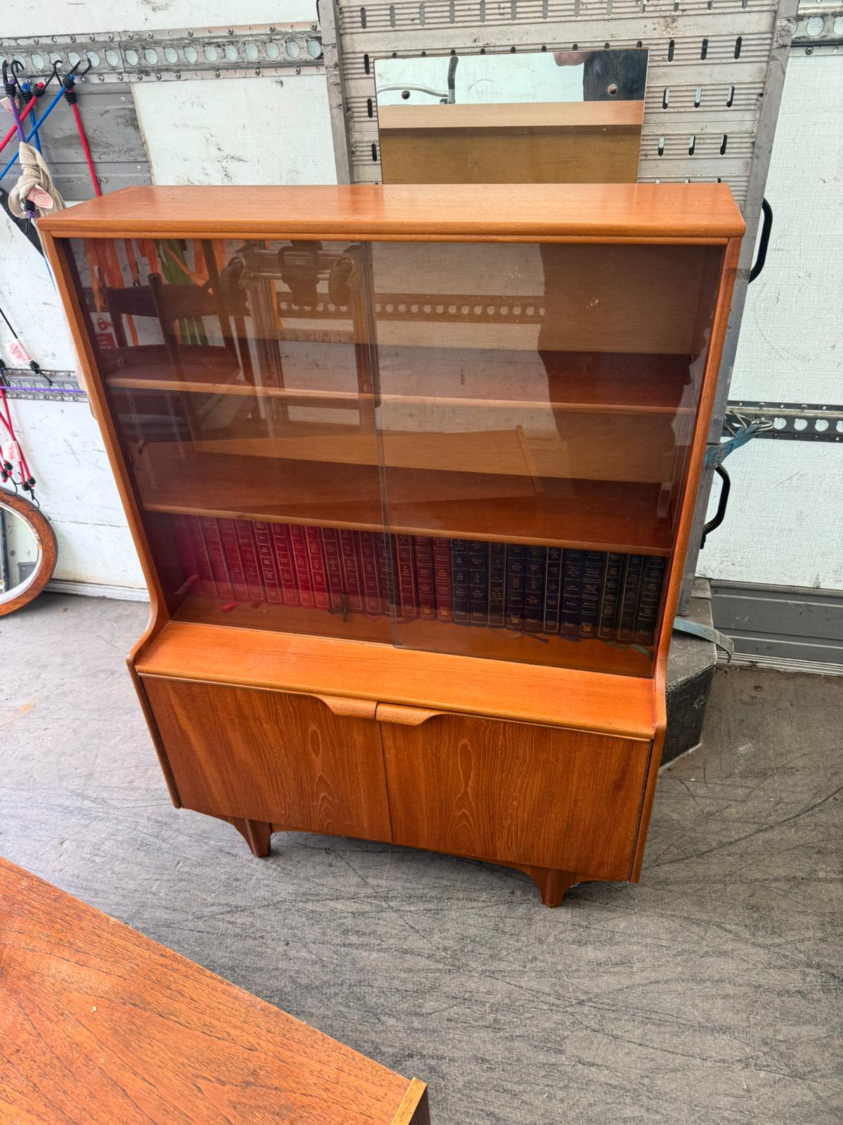 <入荷前先行予約> ブックケース SUTCLIFFE OF TODMORDEN キャビネット チーク ヴィンテージ イギリス ミッドセンチュリー