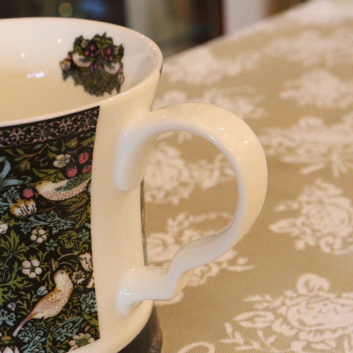 マグカップ ロイヤルアーデン 陶器 ギフトボックス入り いちご泥棒 バード&ストロベリー