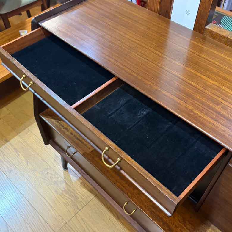 ショートサイドボード ヴィンテージ イギリス G-plan Tola&black librenza