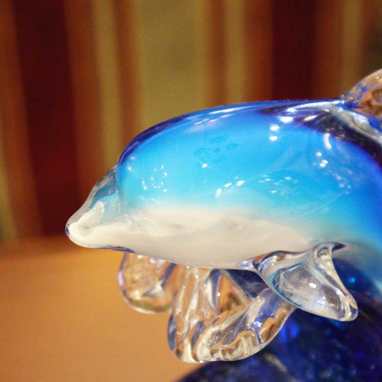 ガラスの置物 イルカ 波乗り ドルフィン オーナメント ガラス雑貨 オブジェ 硝子彫刻