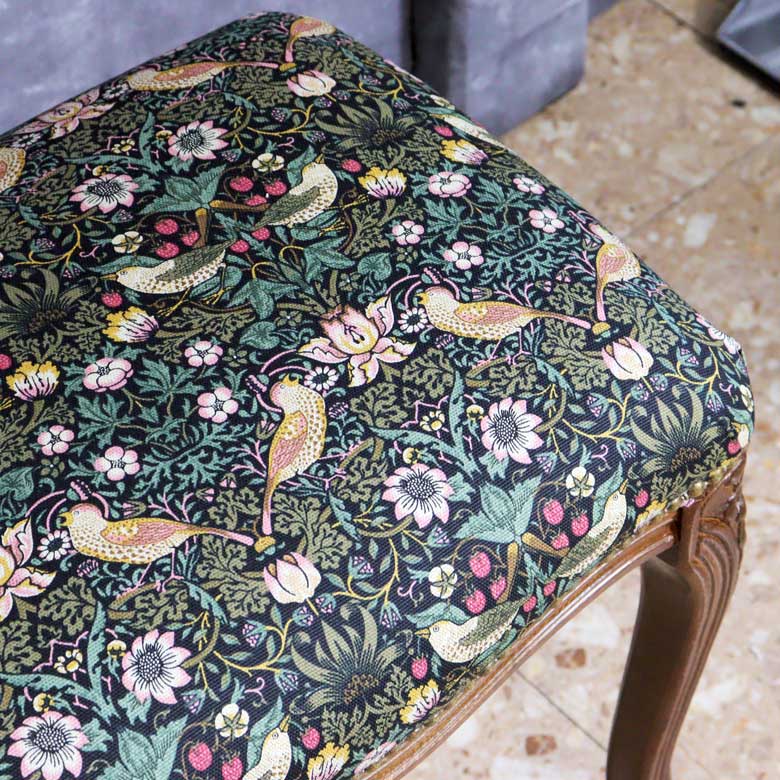 スツール いちご泥棒 グリーン 木製 猫脚 イタリア 玄関 オットマン 補助椅子 玄関用 完成品 ブラウン ベストオブモリス