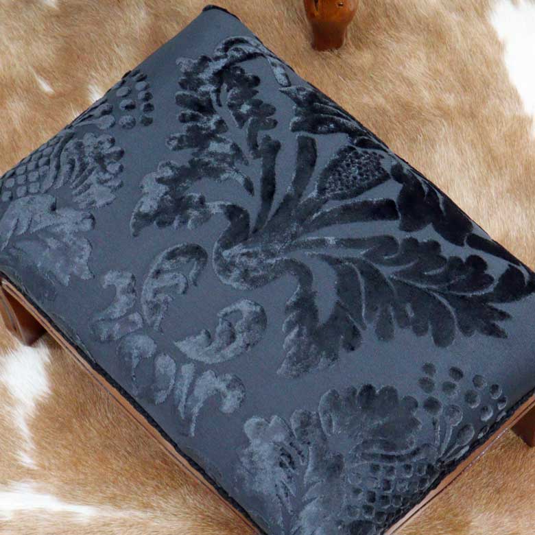 イタリア フットスツール ダマスク ブラック  補助椅子 玄関用 完成品