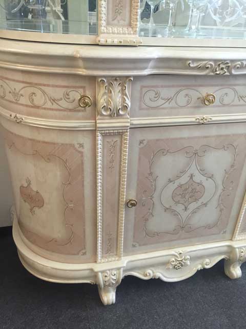 サルタレッリ ヴェルサイユ 3ドア キャビネット アイボリー 扉 カップボード