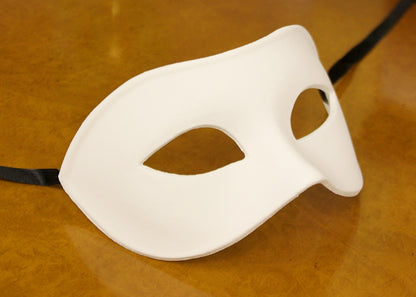 ベネチアンマスク カーニバルマスク 仮面 ハーフ ホワイト 無地 イタリア製 ゴージャス ヴェネチアン マスケラ デコ素材