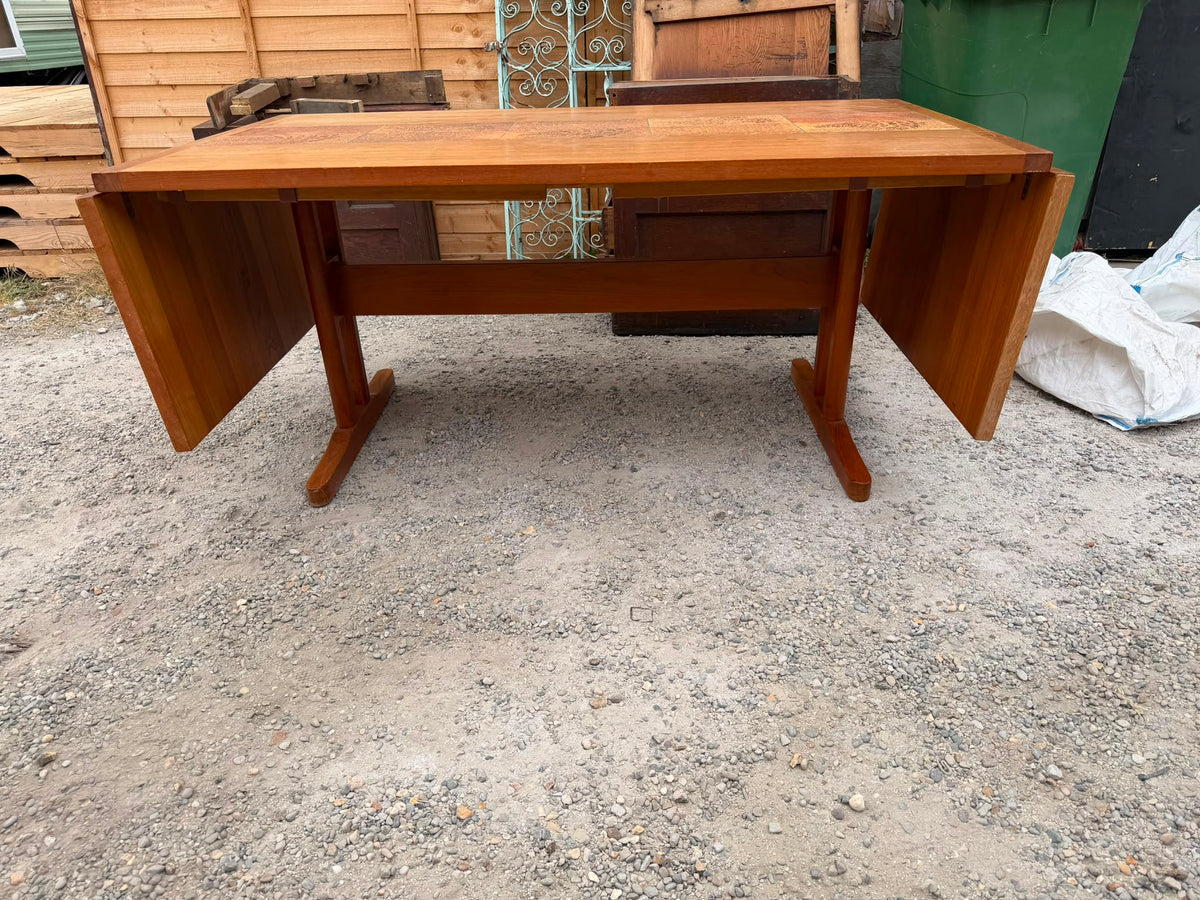 ＜入荷前先行予約＞タイルトップダイニングテーブル デンマーク Gangsø Møbler