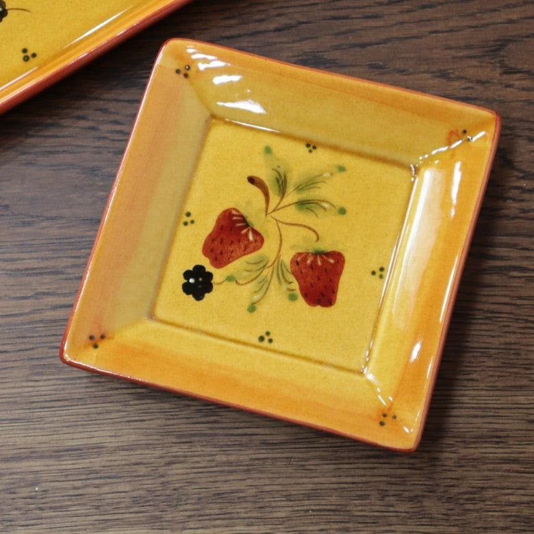 ポルトガル製 角型プレートS 15cmストロベリー 陶器 ベリー柄