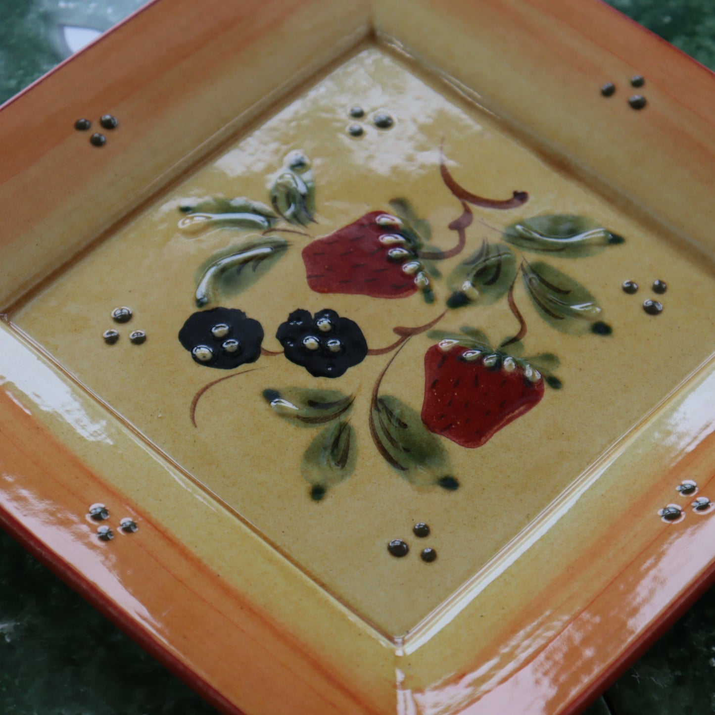 ポルトガル製 角型プレートM 20cmストロベリー 陶器 ベリー柄