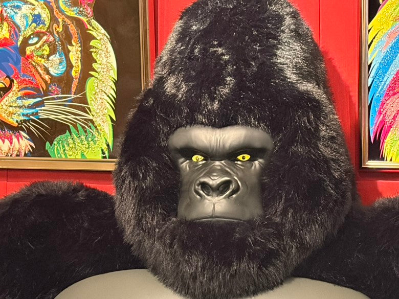 究極のインパクト！ゴリラ型ソファ