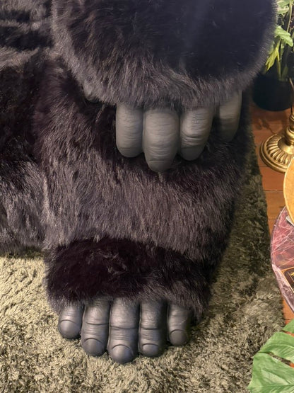 究極のインパクト！ゴリラ型ソファ