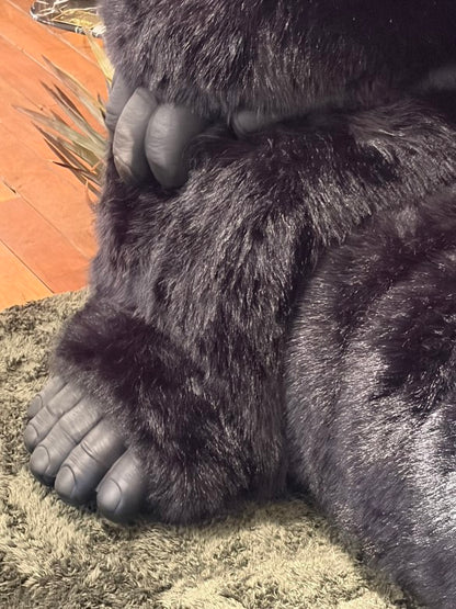 究極のインパクト！ゴリラ型ソファ