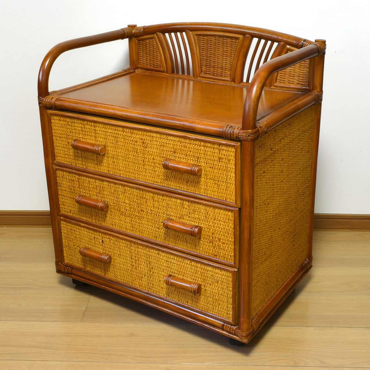 キャスター付きラタンチェスト 3段 飾り枠付き 完成品