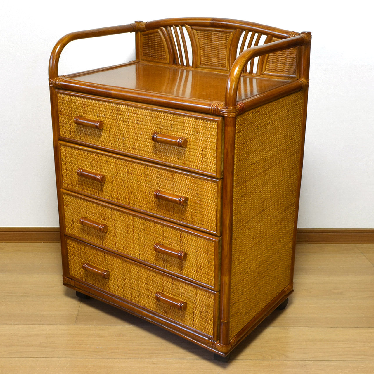 キャスター付きラタンチェスト 4段 飾り枠付き 完成品